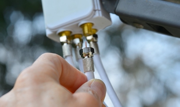 Phased Array Antenna Connectors: High-Frequency Packaging & Phase Control